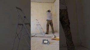 клеим стеклохолст, паутинку, легко и просто самостоятельно. получаются идеальные стены под покраску