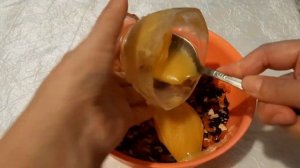 Смесь из орехов и мёда.