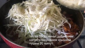 Тушёная капуста с колбасой, в томатном соусе.