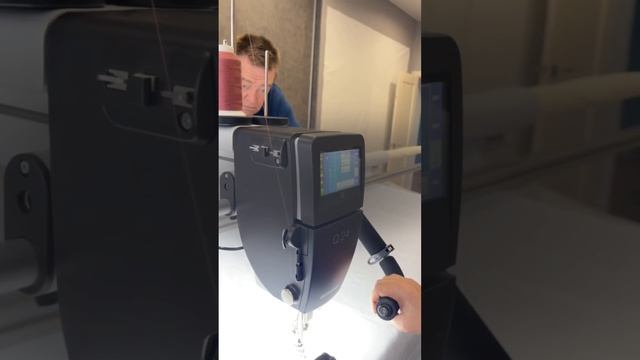 ⚡️Неприлично дорогая Bernina лишь с одной строчкой и ручным управлением ⚡️ смотреть онлайн