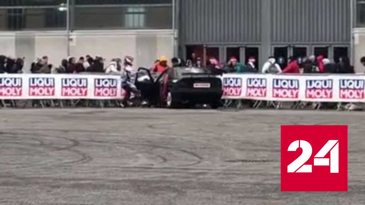 Неудачный трюк водителя спорткара в Италии попал на видео - Россия 24