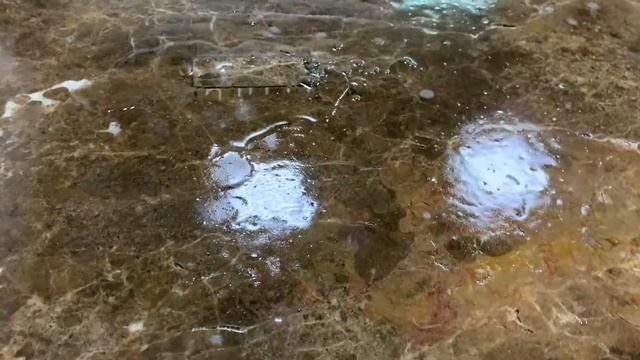 Полировка мрамора Имперадор с использованием смолы.