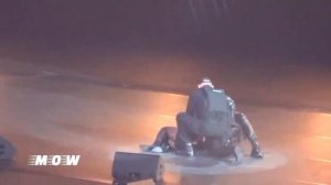 Девушка упала в обморок, танцуя с Шаманом