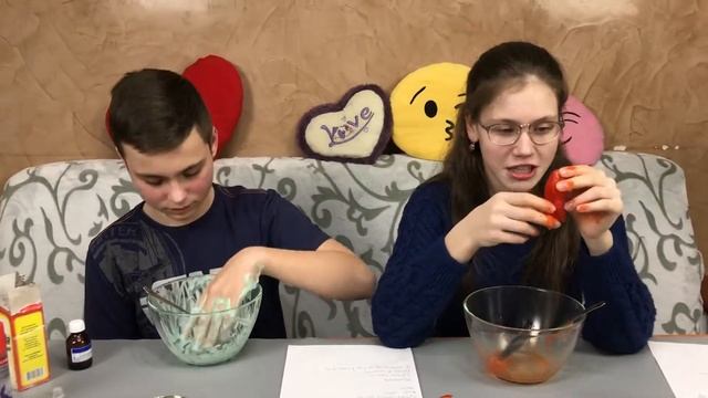 4 ЛИЗУНА БЕЗ КЛЕЯ из зубной пасты воды и соды! Проверяем рецепты лизунов. смотреть онлайн