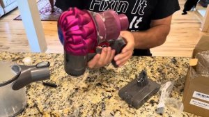 DYSON CORDLESS VACUUM DOES NOT CHARGE - How to Replace the Battery on a Dyson Vacuum. Easy!