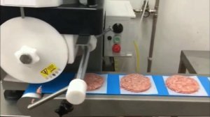Котлетный автомат формуется котлета