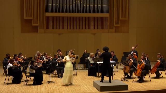 Mozart Violin concerto 4 D-Dur, Violin Maria Duenas