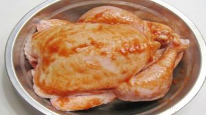 Курица запеченная с яблоками в духовке
