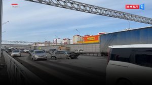 В Тюмени на улице Федюнинского в районе ТЦ «Остров» произошла жесткая авария