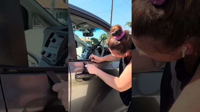 DIY Replacement of Window Weatherstripping/Door Belt Molding in 2012 Toyota Sienna смотреть онлайн