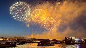 Артём устроил нам стресс! 320 лет Петербургу, белые ночи, идём на шоу огня. 2 месяца не видела сына!