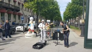 Крутой рок-н-ролл на Невском проспекте в солнечный летний день!
