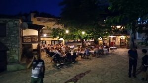 ?? НОЧНАЯ ПРОГУЛКА И НОЧНАЯ ЖИЗНЬ В ДЕРЕВНЕ КРИОПИГИ   NIGHT WALK AND HALKIDIKI NIGHTLIFE, GREECE.