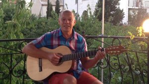 исполняет Игорь Шипилин. Автор песни Владимир Губанов, песня «Эскимо»