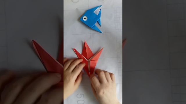 Рыбка из бумаги.Оригами.Поделка....... смотреть онлайн