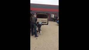 Перевозка и погрузка лодочного мотора в автомобиль с помощью тележки "Мичман"