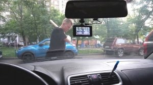 Как функция Парковочный мониторинг на авторегистраторе помогла найти человека / Автоприколы