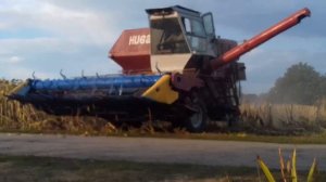 Комбайн НИВА! В деле? Завод на колёсах! Уборка подсолнуха!?...