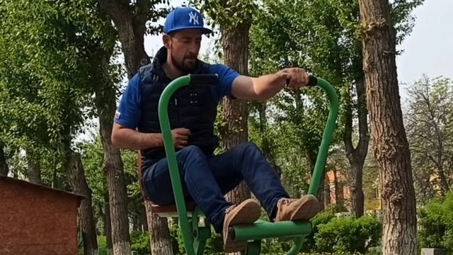 тренировка_на_уличном_тренажере