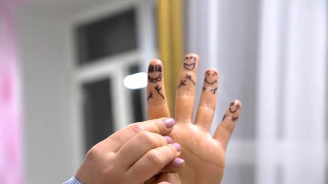 Учим названия пальчиков. Пальчиковая игра-занятие на развитие памяти и речи у детей 2-4 лет смотреть онлайн