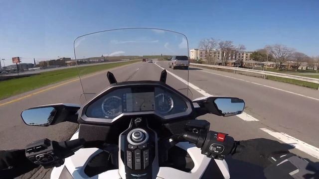 Why I picked the Honda Goldwing over the Harley-Davidson Road Glide смотреть онлайн
