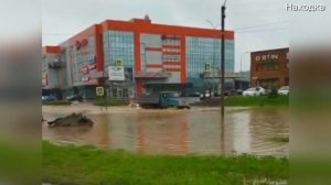 Потоп в Находке на МЖК полностью затопило дорогу, Приморье 28 июня
