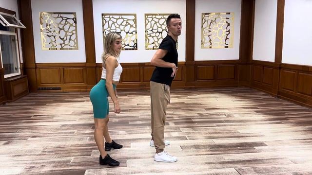 Бачата. Уровень 2. Урок 4. Hips roll in the shadow position. Олег Логинов и Титова Ксения смотреть онлайн