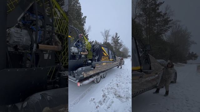СКИНУЛ ЛОДКУ С ПРИЦЕПА! смотреть онлайн