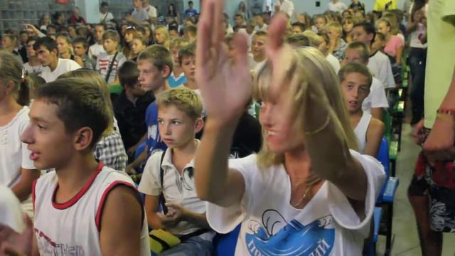 Зажим на камеру и старшая вожатая смотреть онлайн