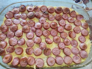 Картофельная запеканка с сосисками, сыром в духовке. Приятного аппетита