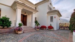 Вила на золотой миле