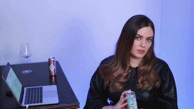 Вина в алюминиевой банке | Пробуем игристое вино Perle за 99 рублей | Почему молодежь не пьет вино?