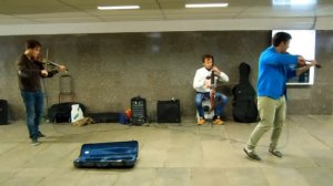 Музыканты в переходе на Арбат - "Smells Like Teen Spirit" и Вивальди