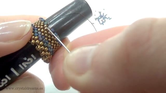 Beading Ideas - How to Stitch a Peyote Circular Pendant with Miyuki смотреть онлайн