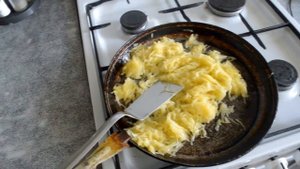 Хрустящая жареная картошечка на тёрке (Дранники)