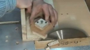 Вырезать серию одинаковых деталей. Cut a series of identical parts. Версия канала "AlfFisher"