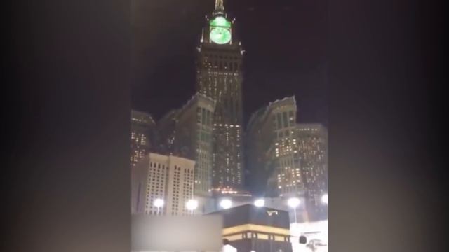 Молния над мечетью Аль-Харам!