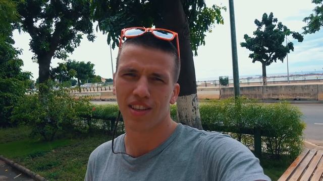 Улетаю в Анголу, первый день. Дастеру разбили стекло.