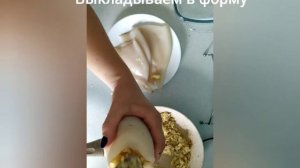 Фаршированный кальмар тушеный в сливках.