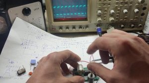 К155ЛА6 из СССР генерирует меандр и синус.