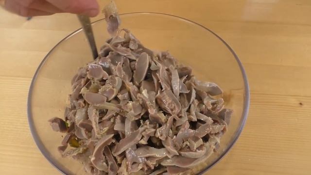 Бюджетно! По многочисленным просьбам Два салата из куриных желудочков на Новый Год! Рецепты салатов