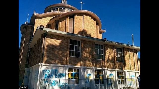 В Сиднее украинский храм разрисовали свастиками смотреть онлайн