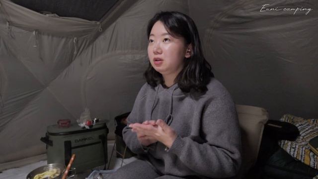 ☃️강원도 폭설!❄️ 눈 오는 날 캠핑이 이렇게 힘들 줄이야.. |  따뜻한 만두국 만들어 먹기 | 솔로캠핑 | 폴라리스 D1 | 캠핑브이로그