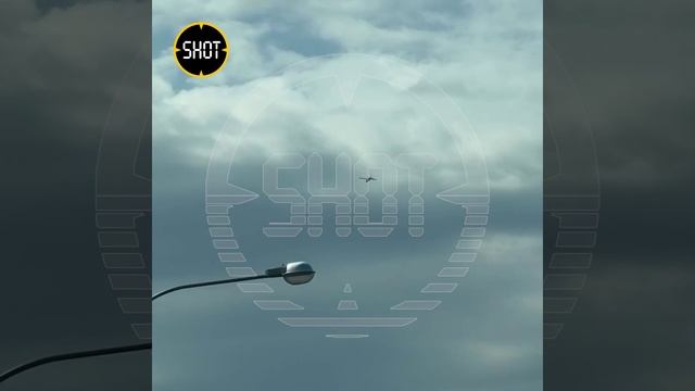 ⚡️В Подмосковье кружит дрон

Только что неизвестный беспилотник внушительных размеров был замечен в