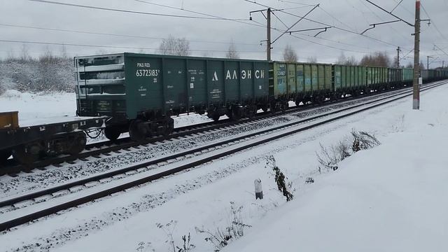 Электровоз ВЛ10К-1245 с перегоняемыми ТЭМ9-0034/0129 и грузовым поездом смотреть онлайн