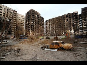 Мариуполь в руинах у моря...