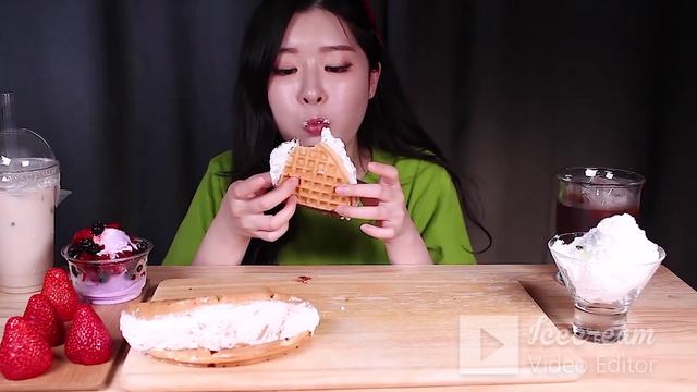 ASMR HUGE WAFFLE FEAST! WHIPPED CREAM BOMB WAFFLE & GELATO WAFFLE_Fume