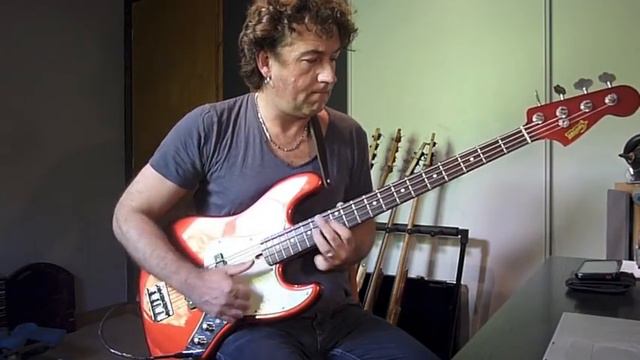 Moon Jazz Bass Classic смотреть онлайн