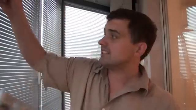 Установка жалюзи на балконе