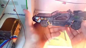 Слепил из пластилина DeLorean dmc, из фильма назад в будущее
